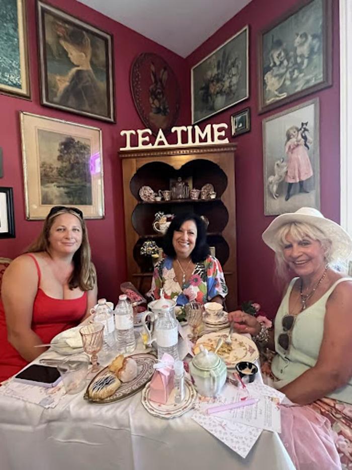 The Pink House Tea Room & Bnb - New Baltimore, MI
