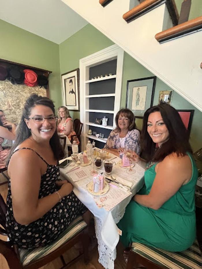 The Pink House Tea Room & Bnb - New Baltimore, MI