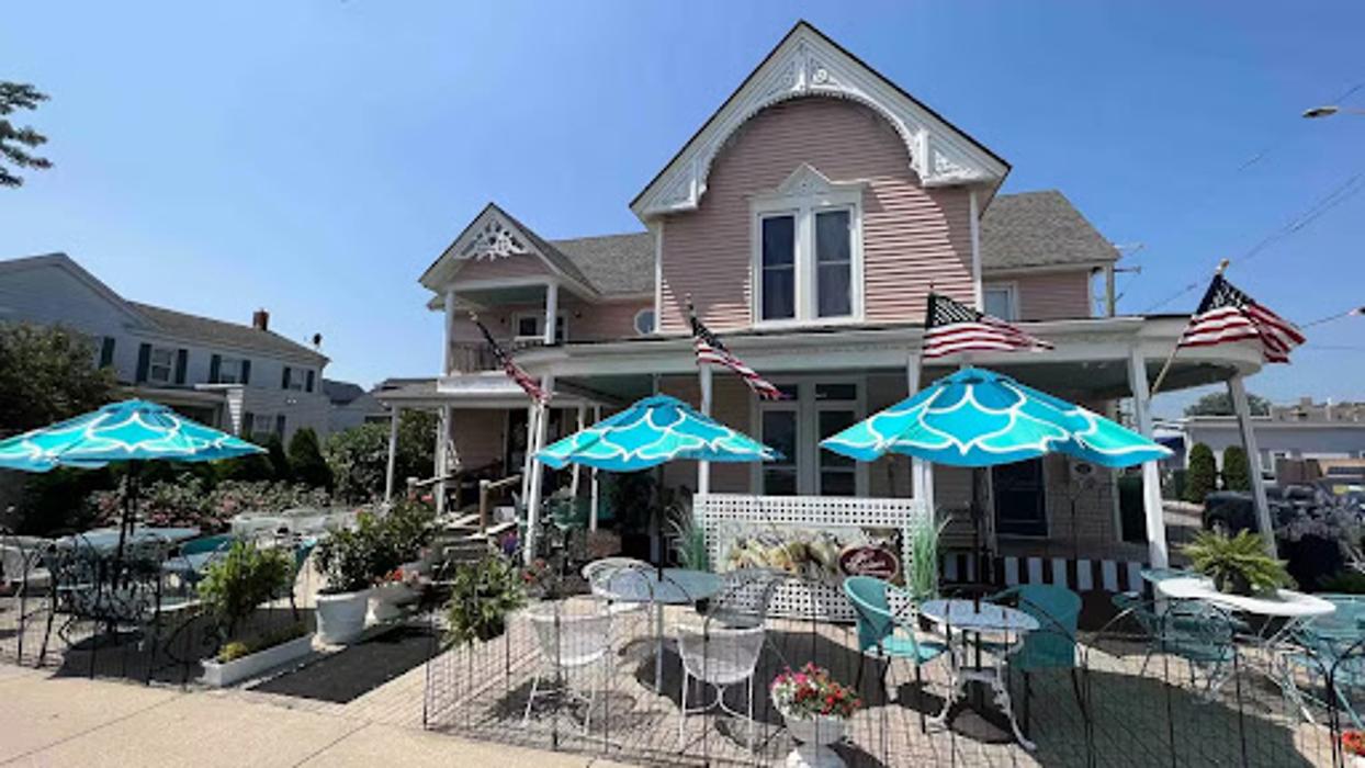 The Pink House Tea Room & Bnb - New Baltimore, MI