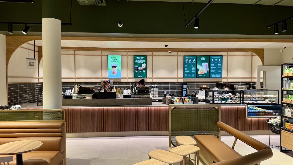 Starbucks, Bahnhofplatz in Zug