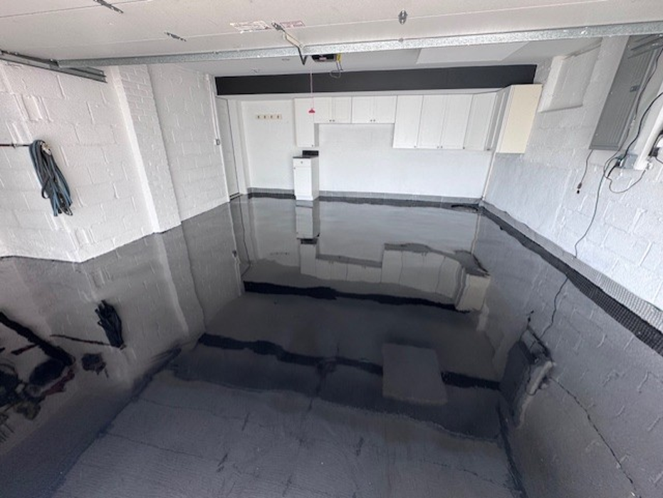 FORWARD 18 COATINGS LLC Logo