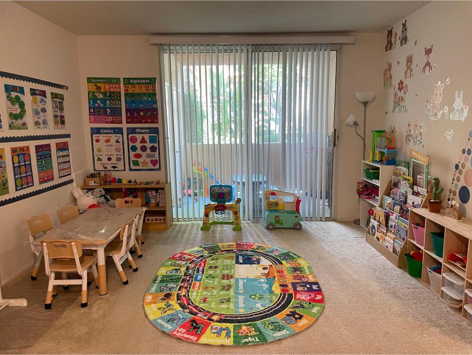 Irvine Bright Beginnings Daycare Logo