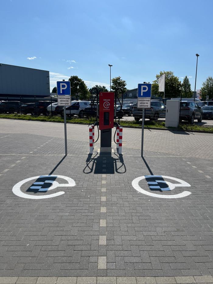 ORLEN CHARGE Ladestation, Neuenkampsweg in Kölln-Reisiek