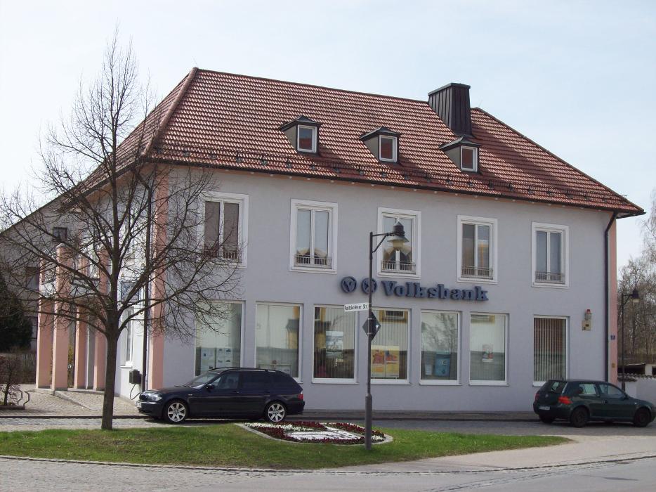 VR-Bank Ostbayern-Mitte eG - Geschäftsstelle Straßkirchen, Kirchplatz in Straßkirchen