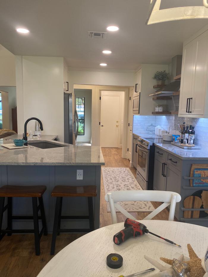 Watt's Right Electric Image