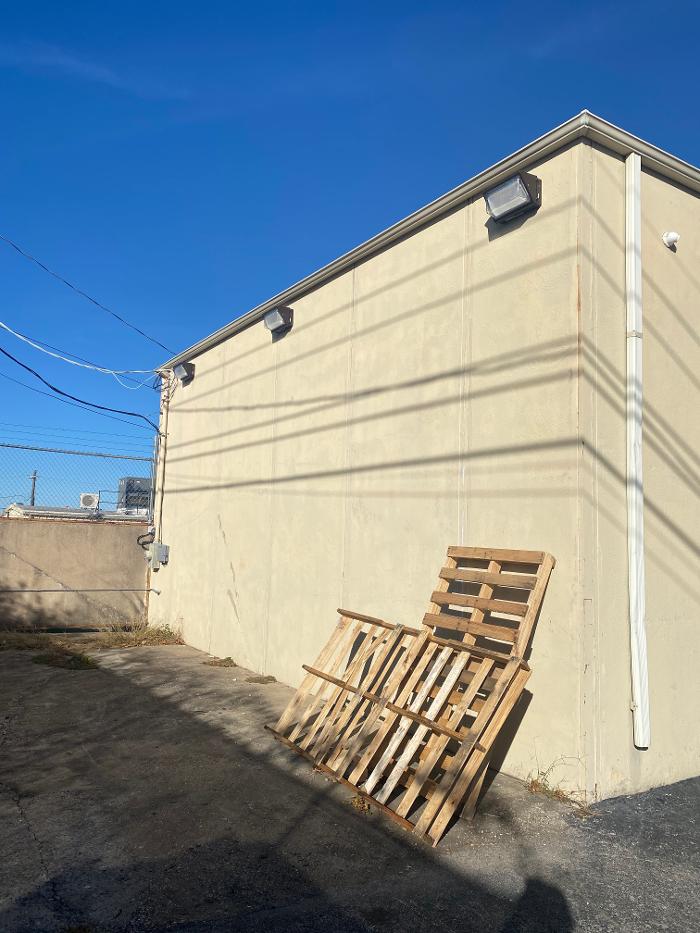 Watt's Right Electric Image