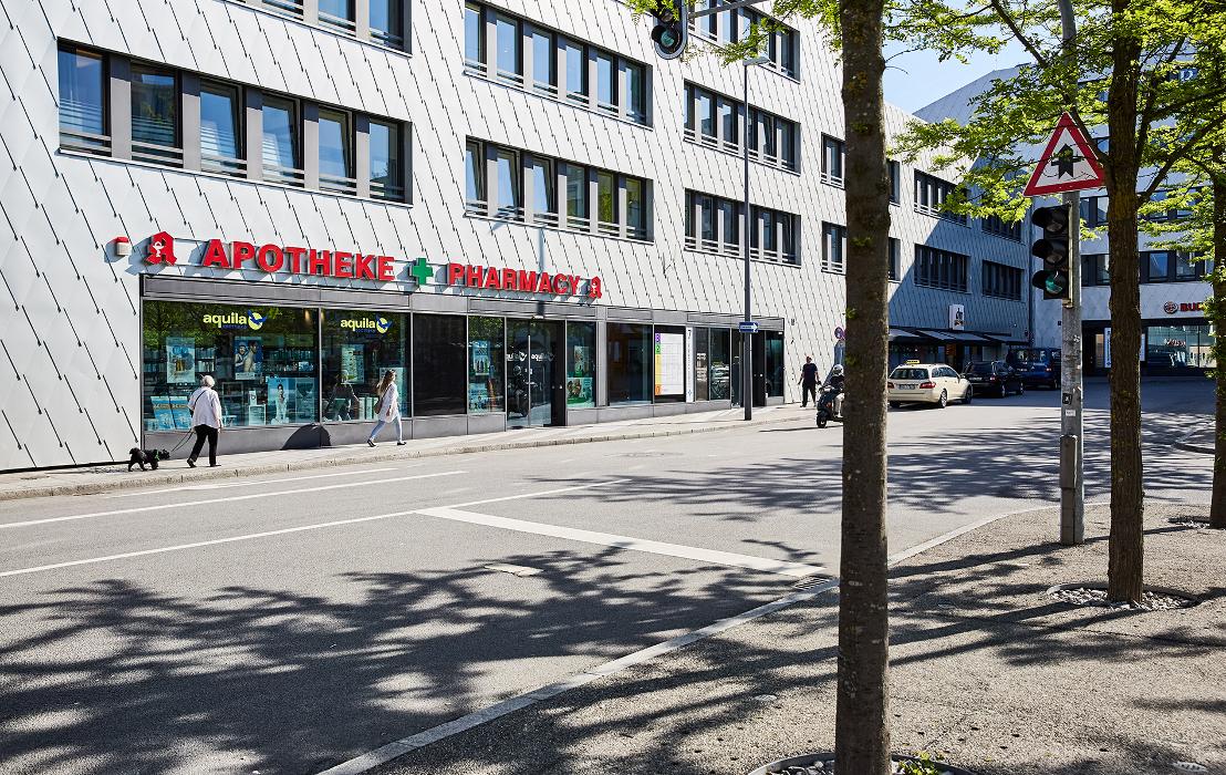 Aquila Apotheke im Gesundheitszentrum Giesing, Giesinger Bahnhofplatz in München