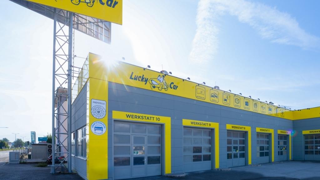 Lucky Car, Bundesstraße in Rum