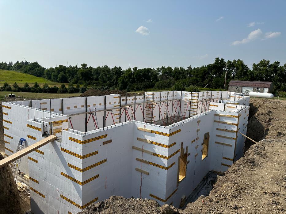 D and R Concrete Construction Logo