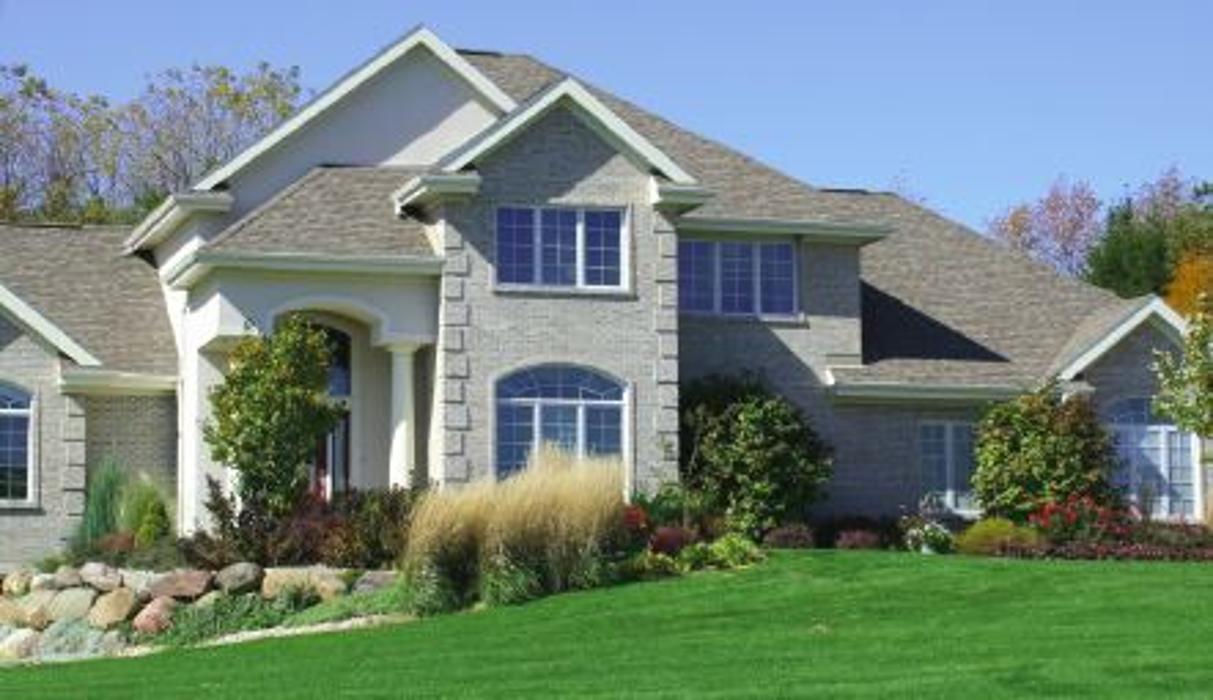 Distinctive Lawn & Landscape Image