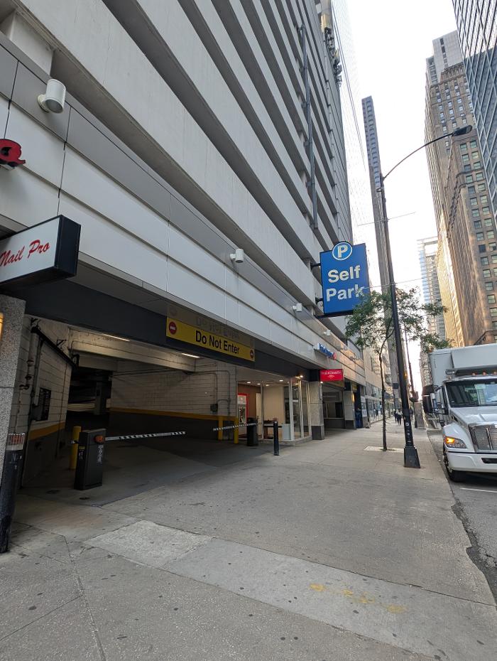 WMW iParkit Garage Image