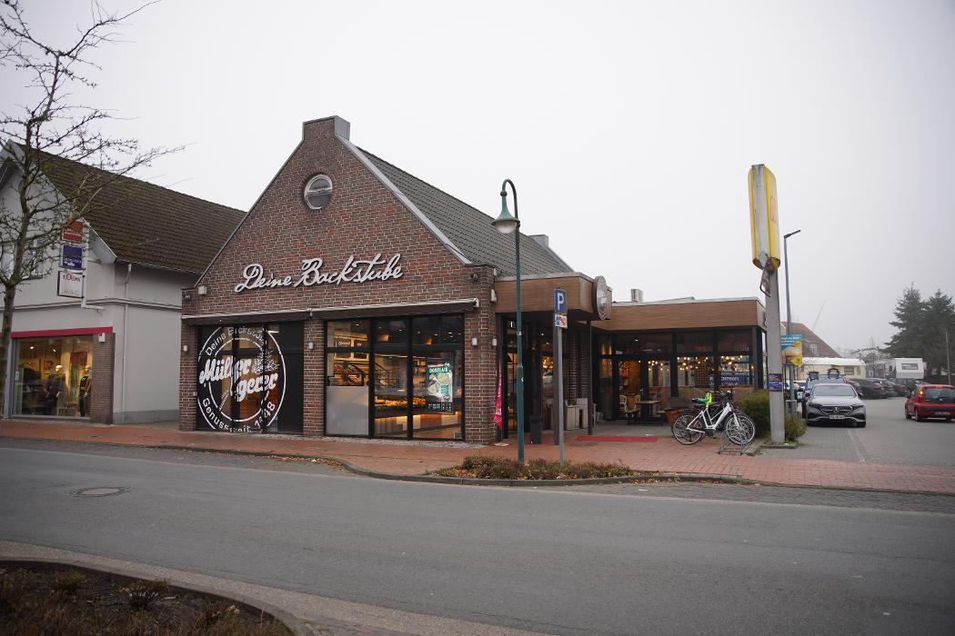 Müller & Egerer Bäckerei und Konditorei GmbH, Bahnhofstraße in Zetel