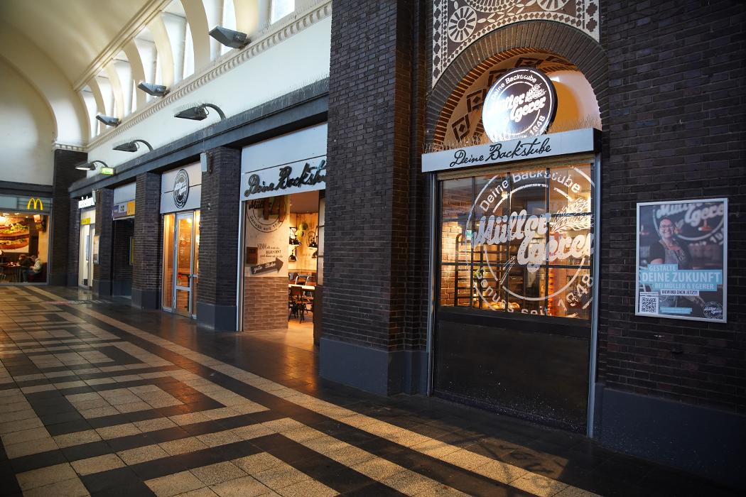 Müller & Egerer Bäckerei und Konditorei GmbH, Bahnhofsplatz in Oldenburg