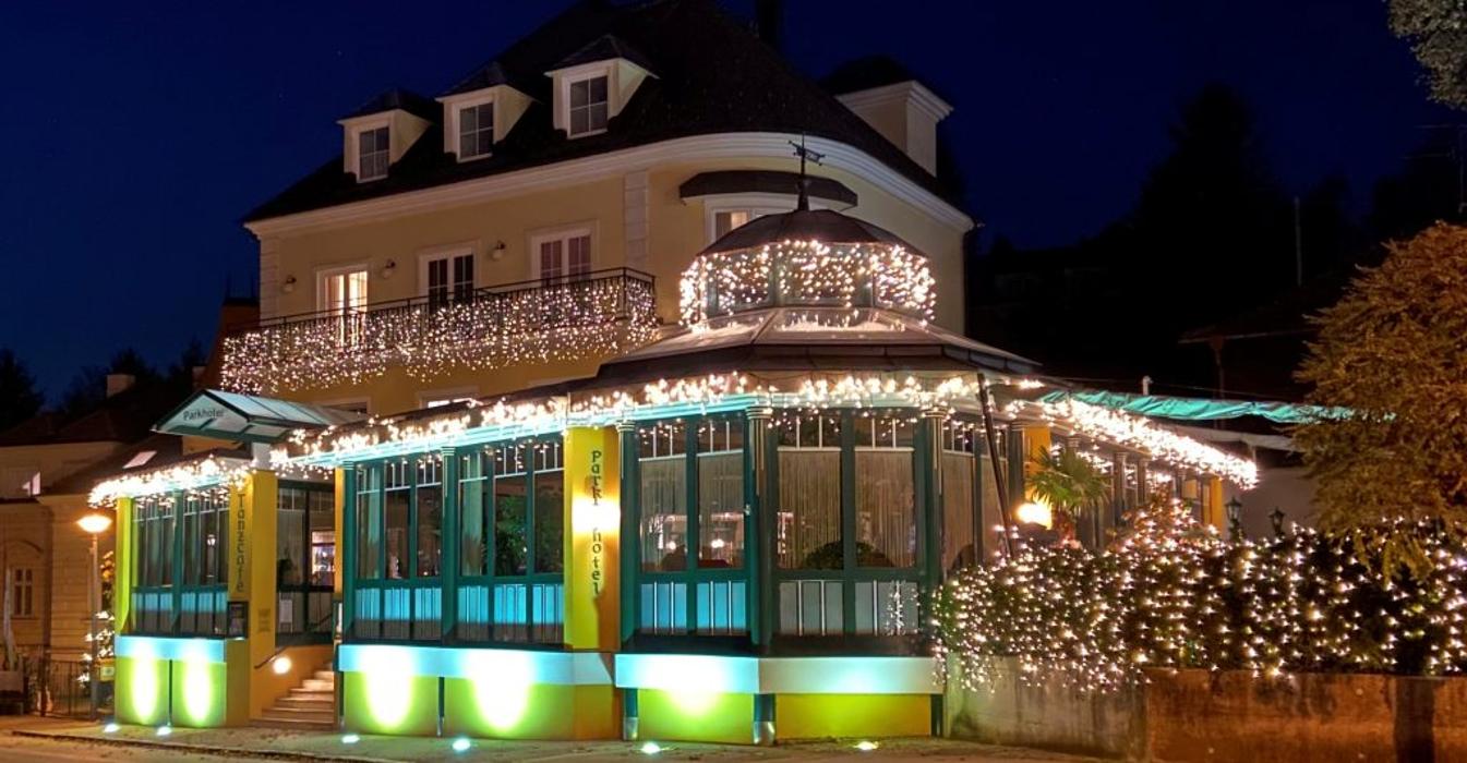 Parkhotel Neubauer, Postgasse in Bad Sauerbrunn