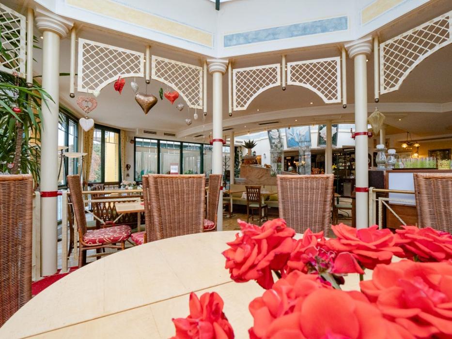 Parkhotel Neubauer, Postgasse in Bad Sauerbrunn