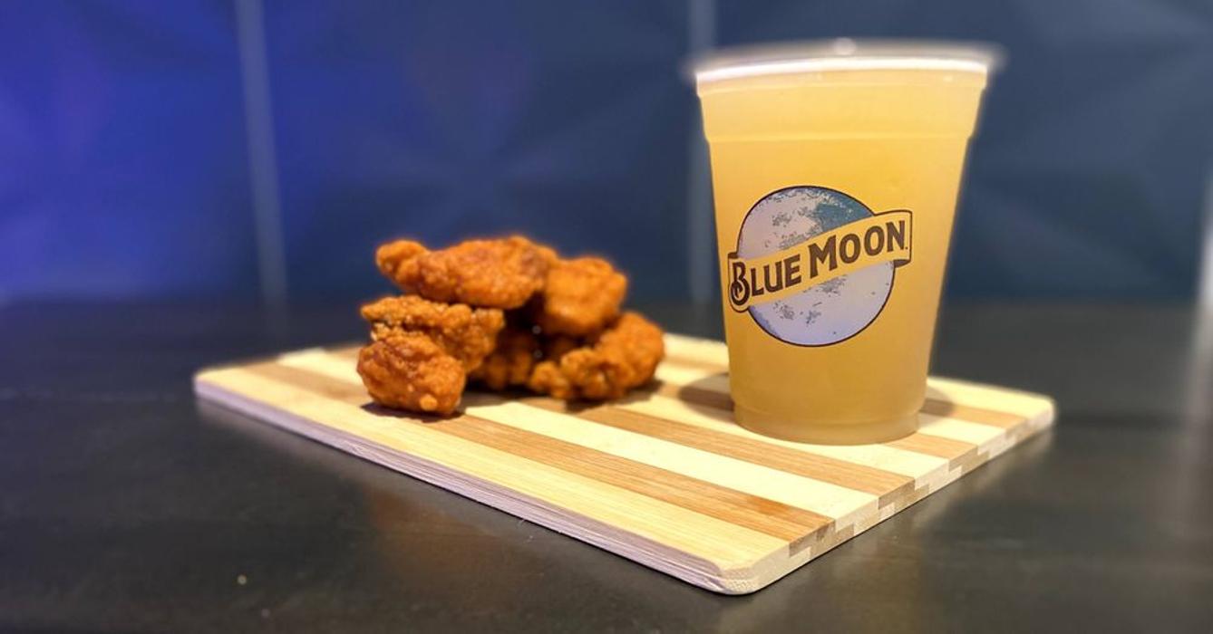 Smiley's Bar & Grille at Newport Racing & Gaming Image