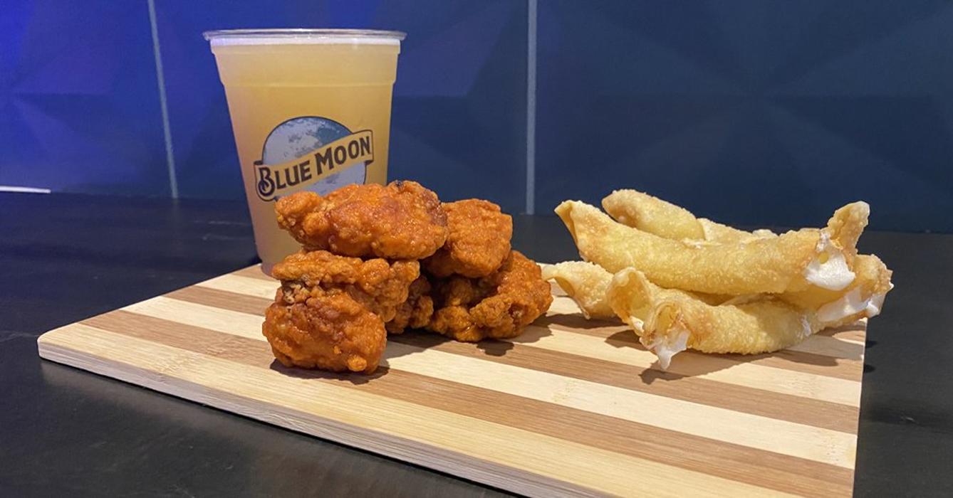 Smiley's Bar & Grille at Newport Racing & Gaming Image