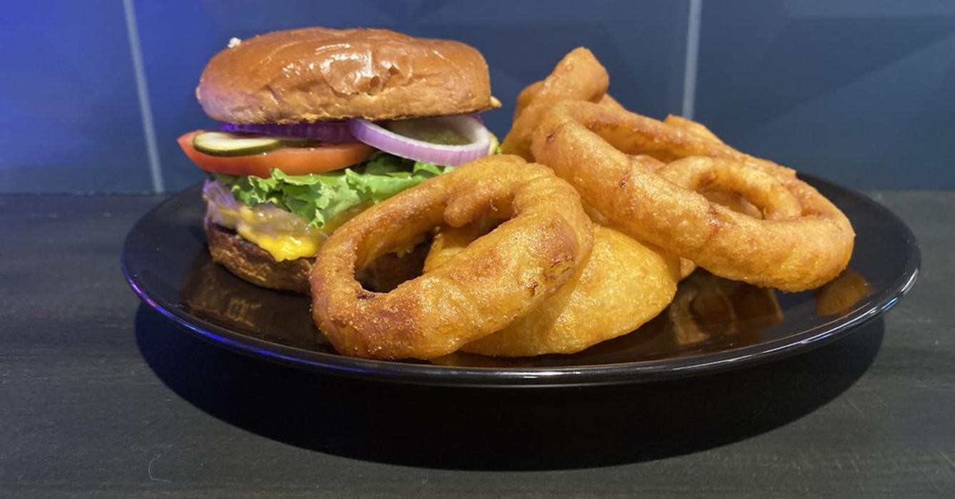 Smiley's Bar & Grille at Newport Racing & Gaming Image