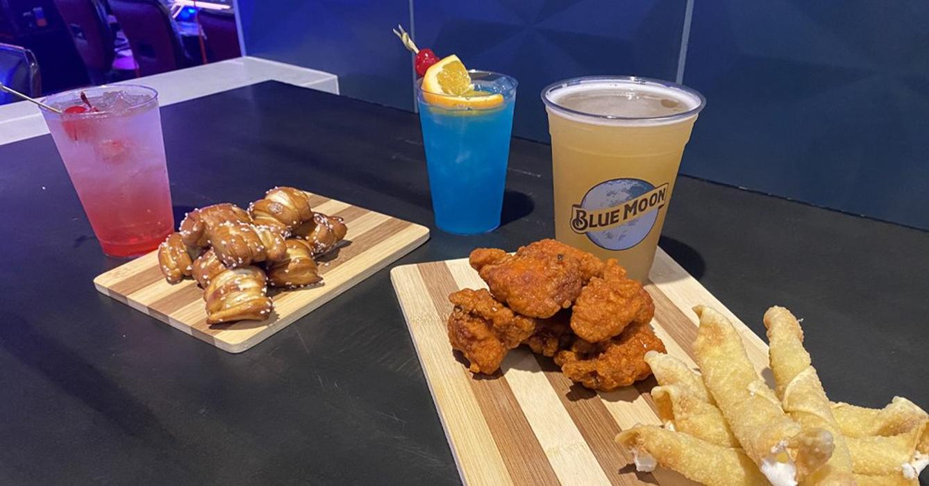 Smiley's Bar & Grille at Newport Racing & Gaming Image