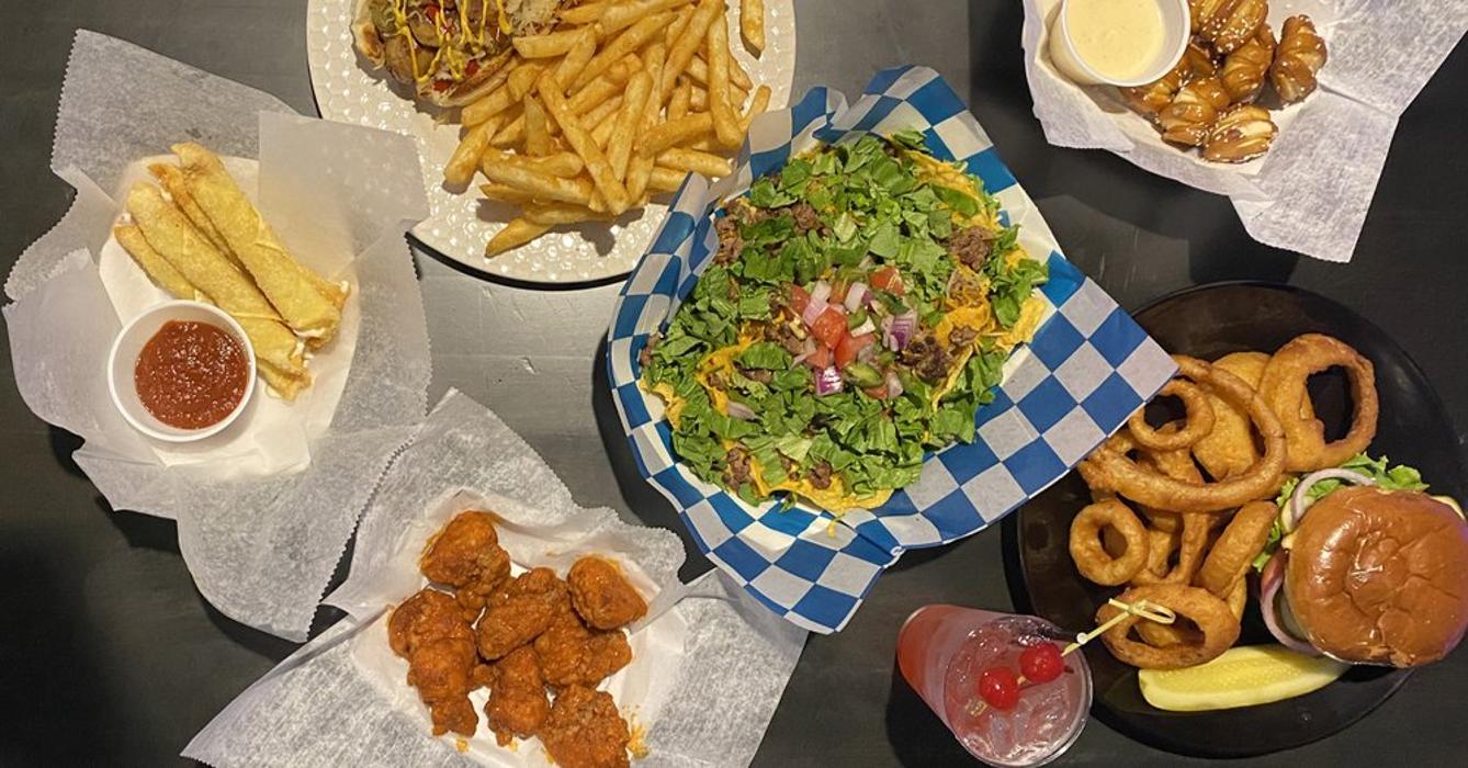 Smiley's Bar & Grille at Newport Racing & Gaming Image