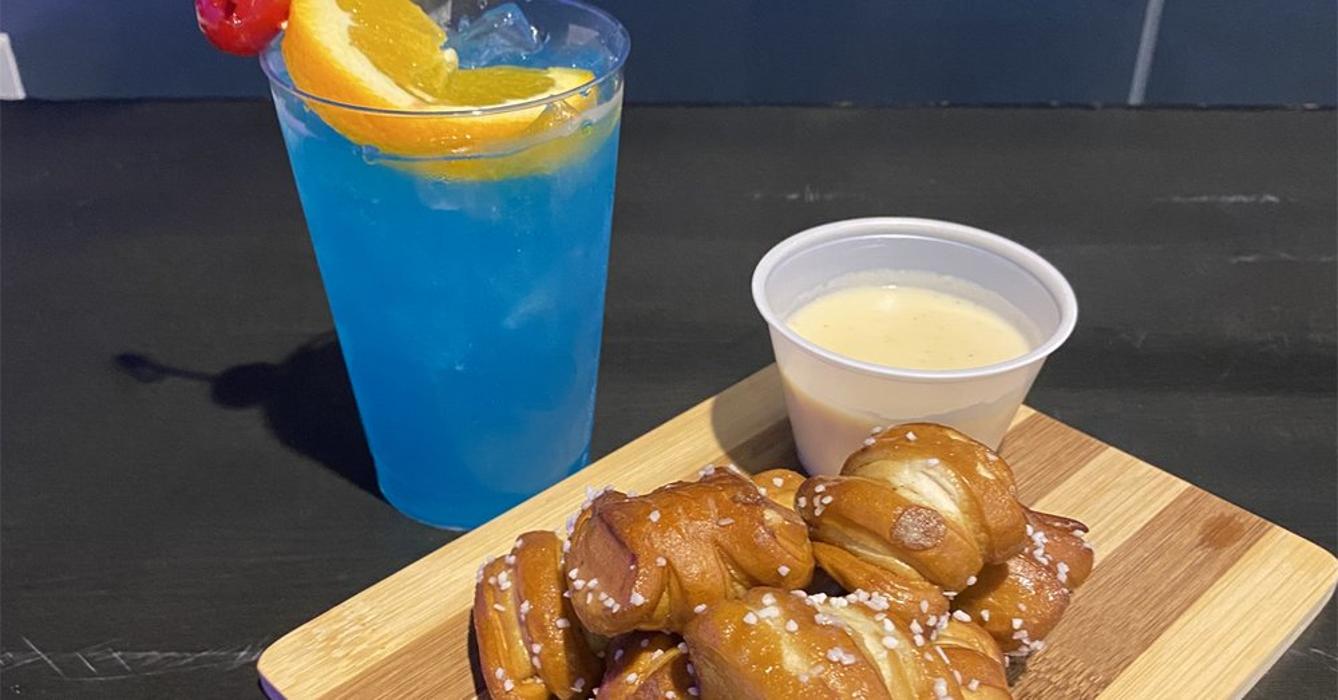 Smiley's Bar & Grille at Newport Racing & Gaming Image