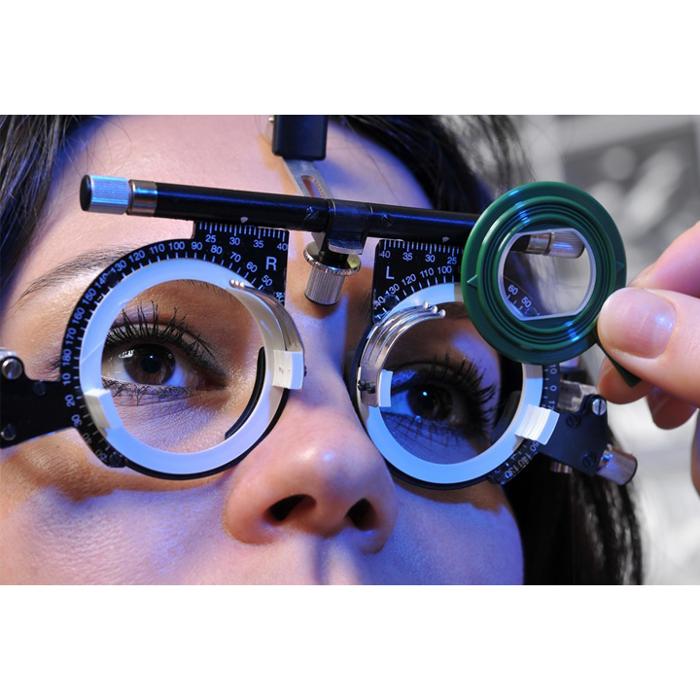 Optik Turski Steinen, Eisenbahnstraße in Steinen