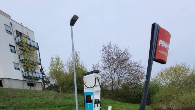 Shell Recharge Charging Station, Hainbuchenstraße in Baunatal