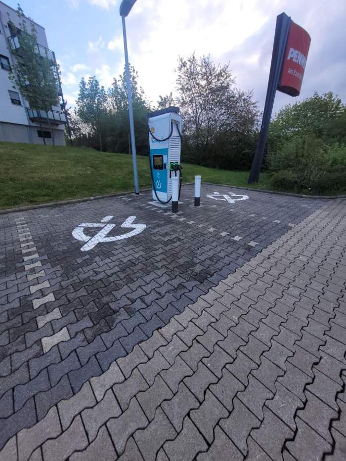 Shell Recharge Charging Station, Hainbuchenstraße in Baunatal