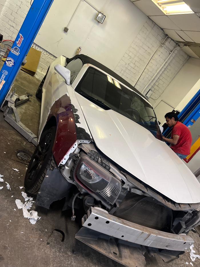 AZAWI AUTO BODY Image