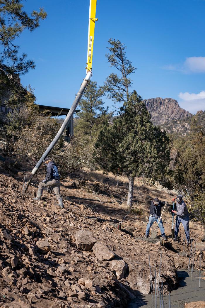 D R Building Services LLC Logo