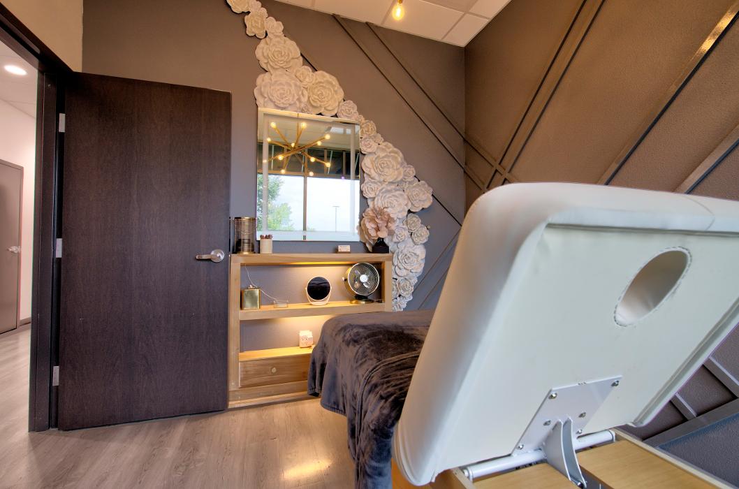 Distinctive Dental Implants, April Tressler, DDS/AFAAID Image