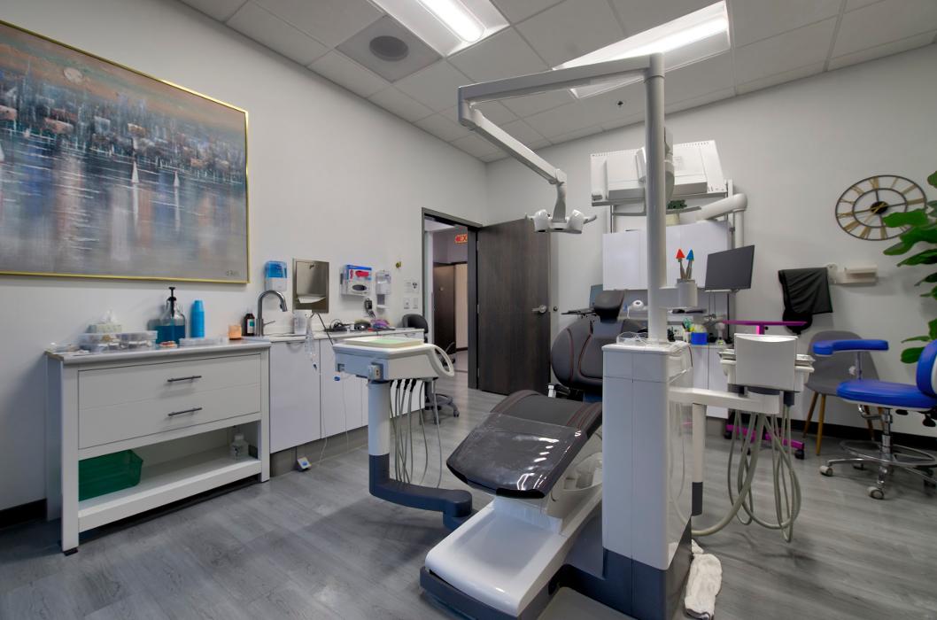 Distinctive Dental Implants, April Tressler, DDS/AFAAID Image