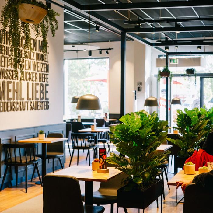 Junge Die Bäckerei., Malteserstraße in Berlin
