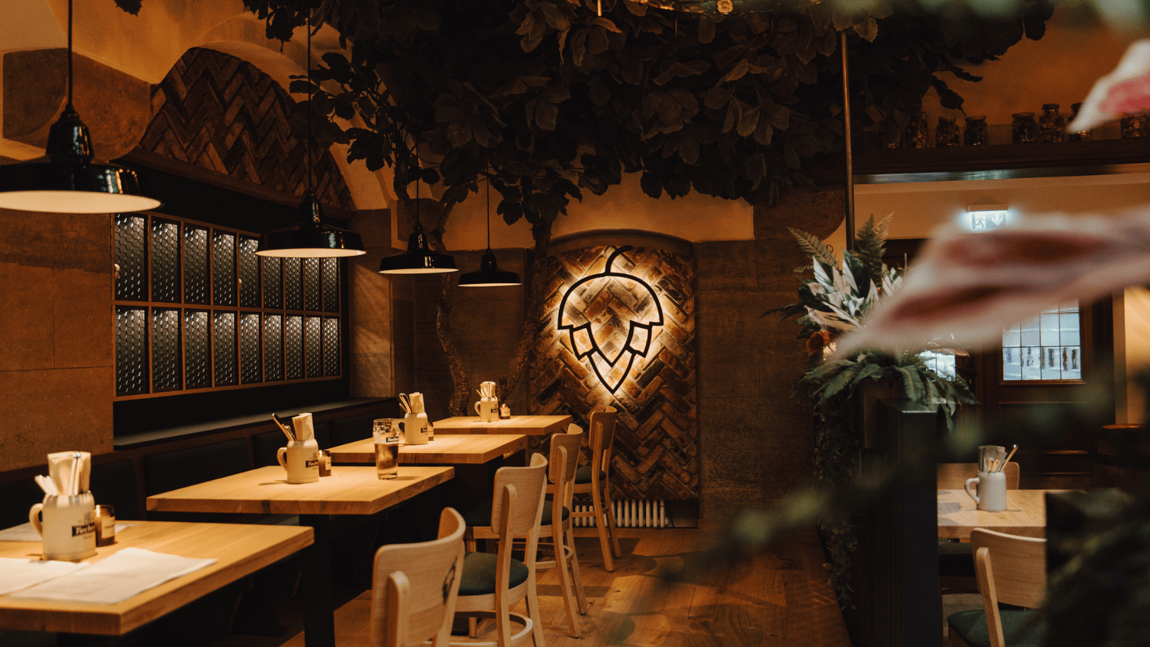 Tucher-Bräu am Opernhaus Nürnberg, Am Kartäusertor in Nürnberg