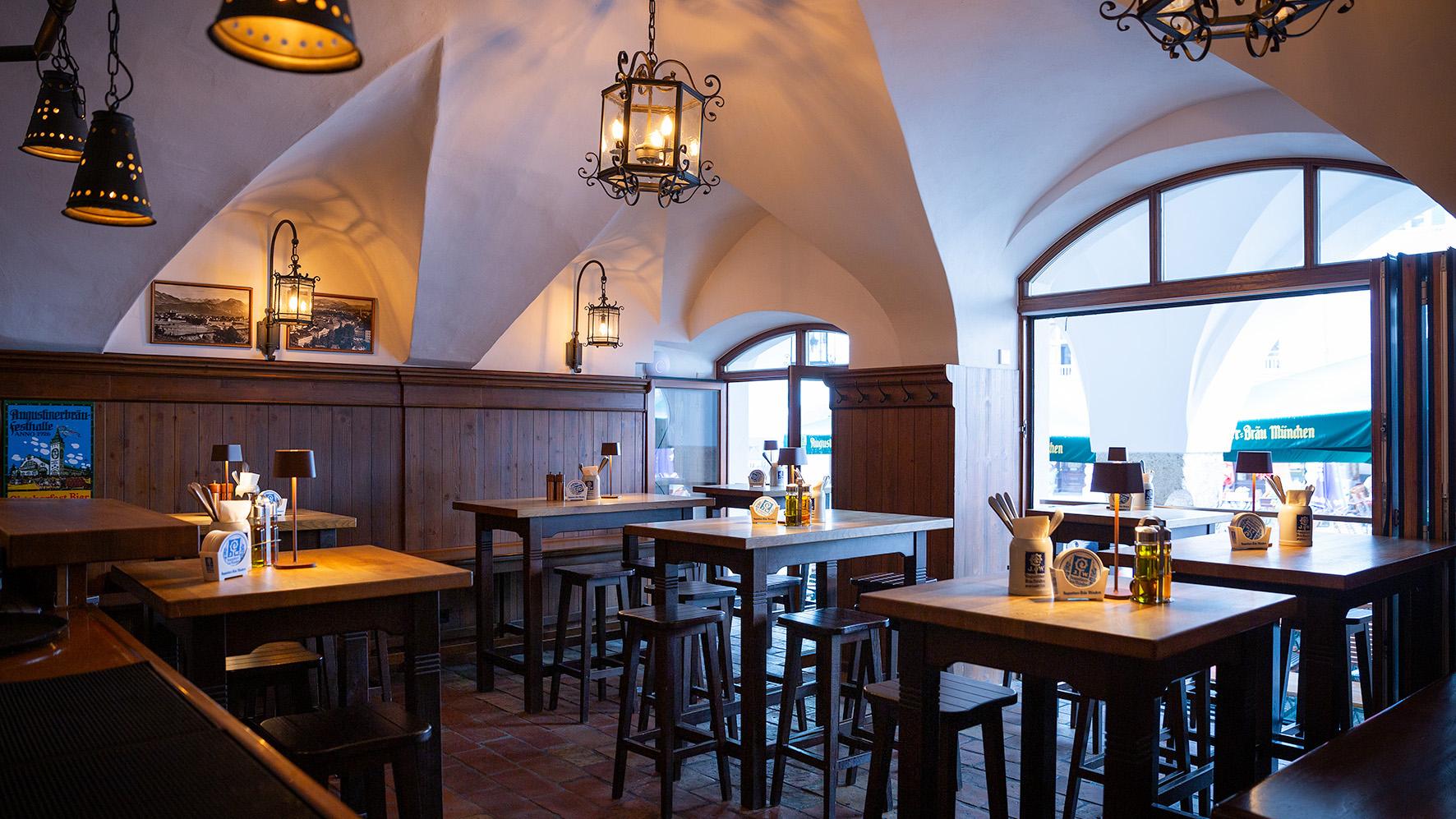 Zum Augustiner Rosenheim, Max-Josefs-Platz in Rosenheim