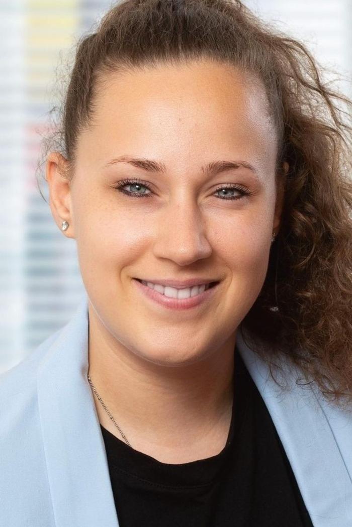 ERGO Versicherung Madeleine Libano, Machnower Straße in Berlin