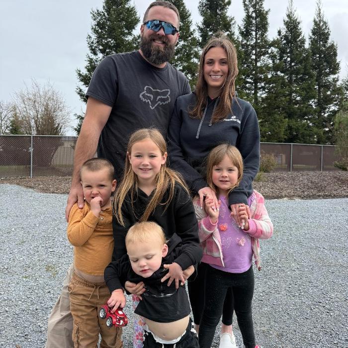 Blake Electric LLC Logo