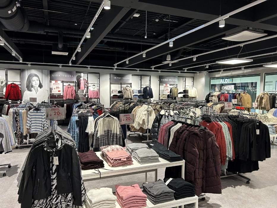 AWG Mode Center Ottobrunn, Unterhachinger Straße in Ottobrunn