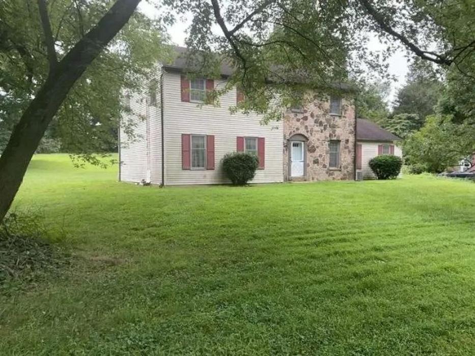 Resolute Roofing and Remodeling Image