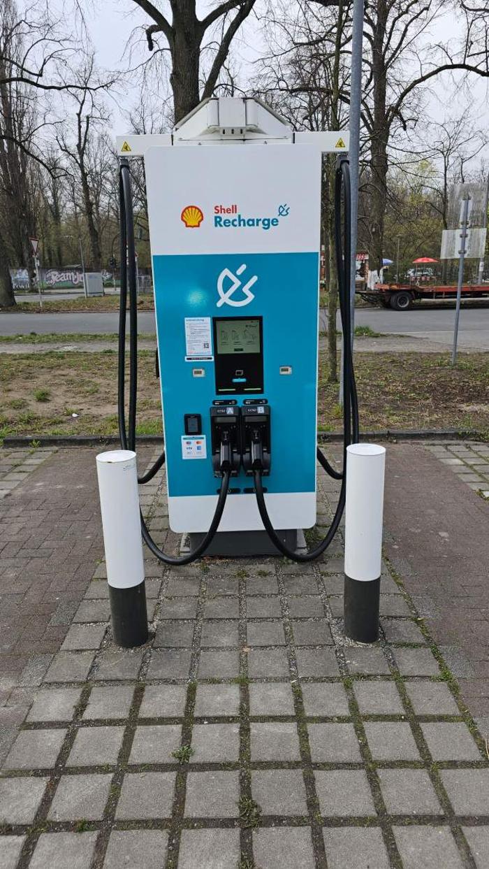 Shell Recharge Charging Station, Hermsdorfer Straße in Berlin