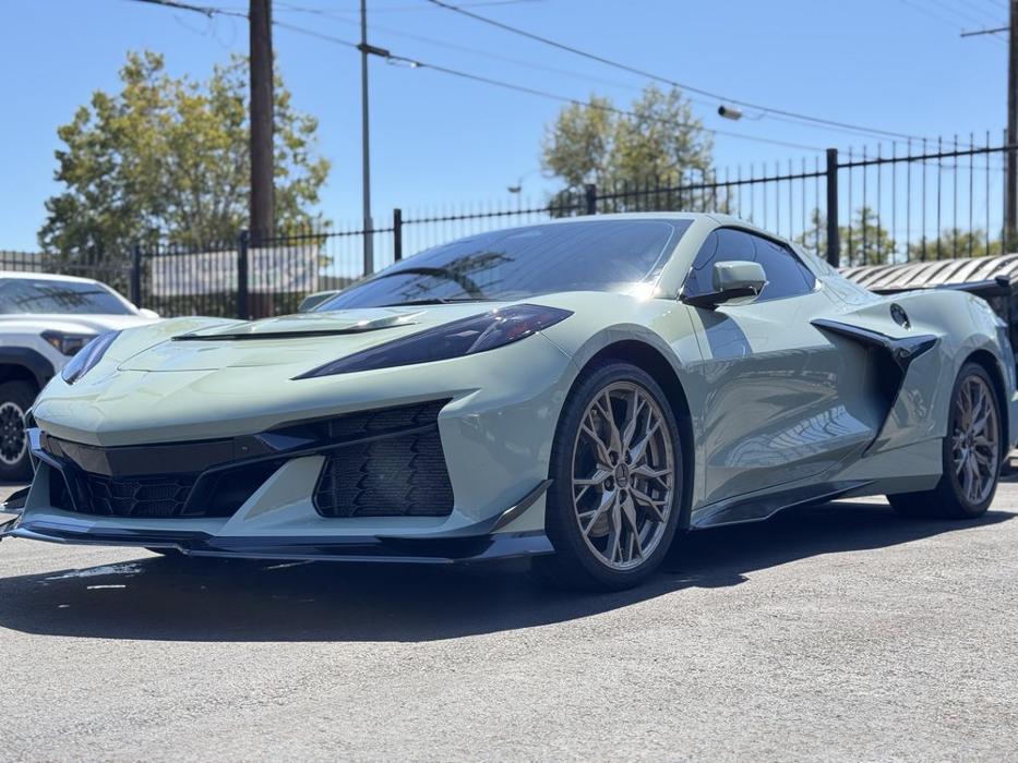 Mint Collision Center Image