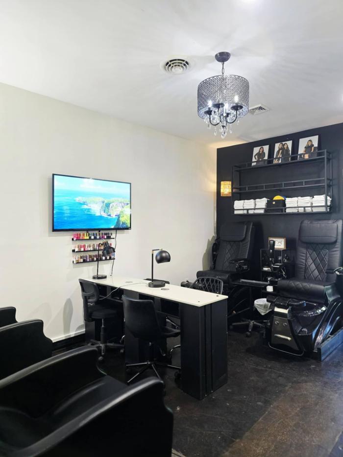 Blown Away Salon Academy - Hayes, VA