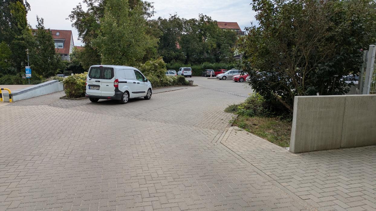 Parkplatz Bahrendorfer Str. 19, 39112 Magdeburg, Bahrendorfer Straße in Magdeburg