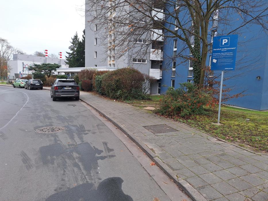 Parkplatz Uni Klinikum_Sandhöfer Allee/ Sandhofstraße Haus 56, 60528 Frankfurt am Main, Uni Klinikum_Sandhöfer Allee/ Sandhofstraße Haus in Frankfurt am Main