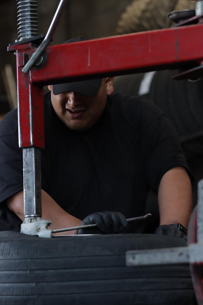 Alvarez Tire Shop - Hesperia, CA