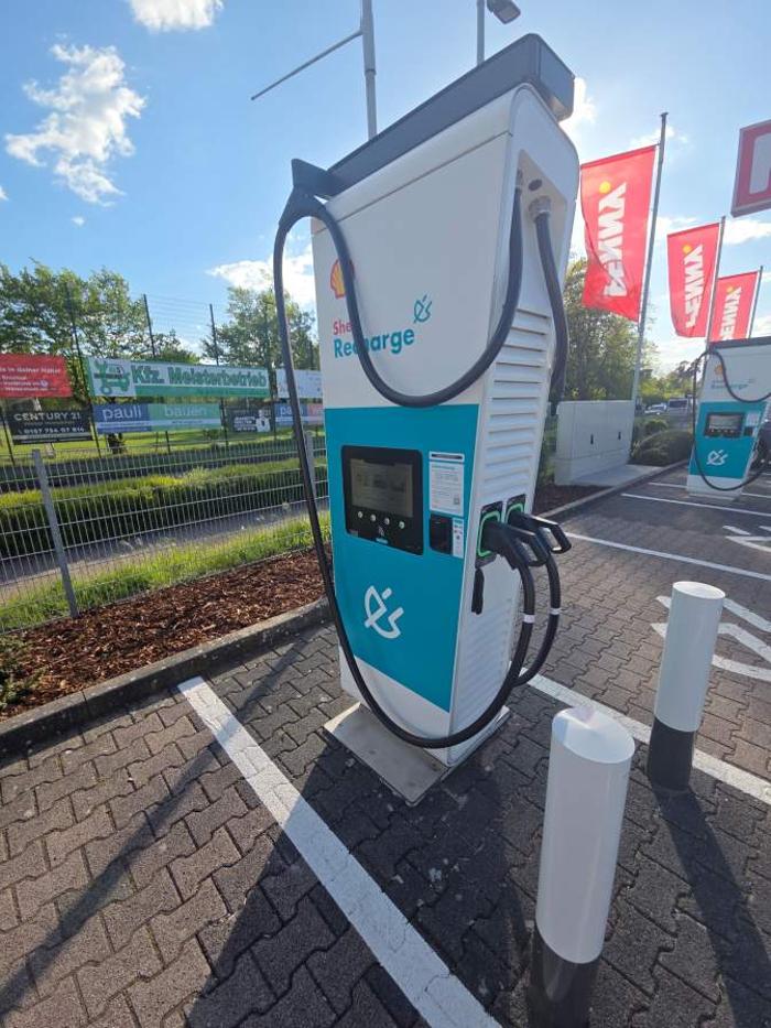 Shell Recharge Charging Station, Waghäusler Strasse in Waghäusel