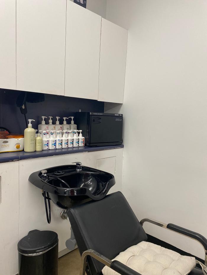 Fantastic Sams Cut & Color Image