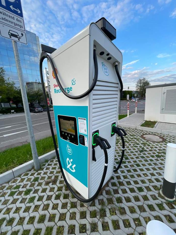 Shell Recharge Charging Station, Erich-Herion-Straße in Fellbach