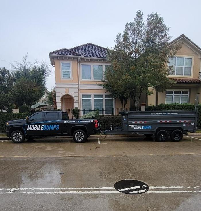 Mobiledumps Houston truck and 14-yard dumpster at a residential jobsite. Easy delivery and pickup for home renovation debris, contractor work, and neighborhood cleanouts