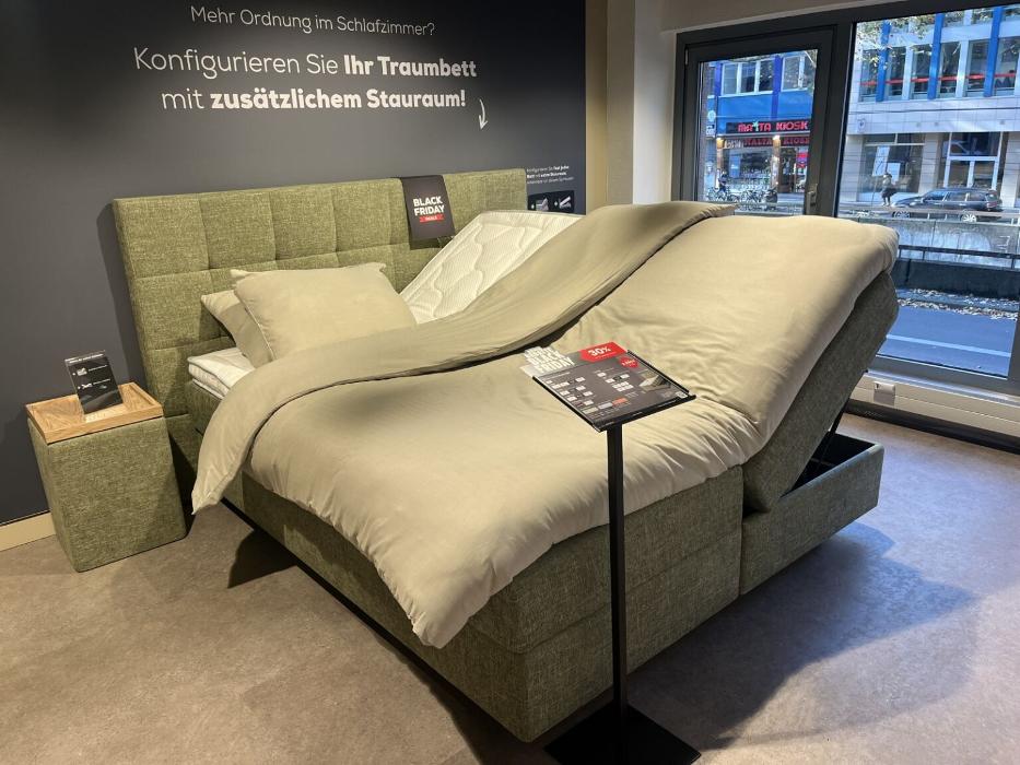 Swiss Sense Köln, Hohenstaufenring in Köln